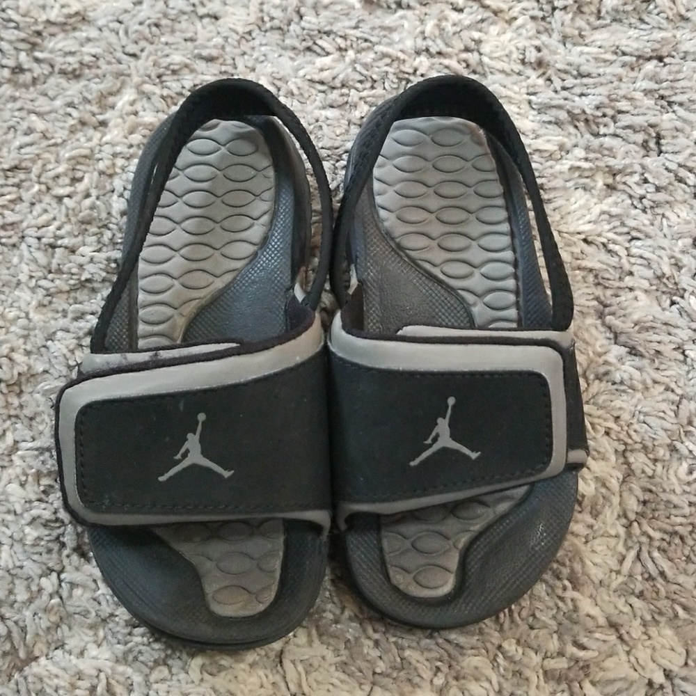 Jordan sandals size 9 toddler